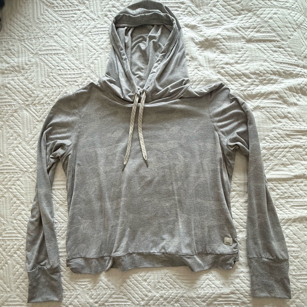 Vuori Women's Halo Hooded Long-Sleeve Crew in Light Gray Camo